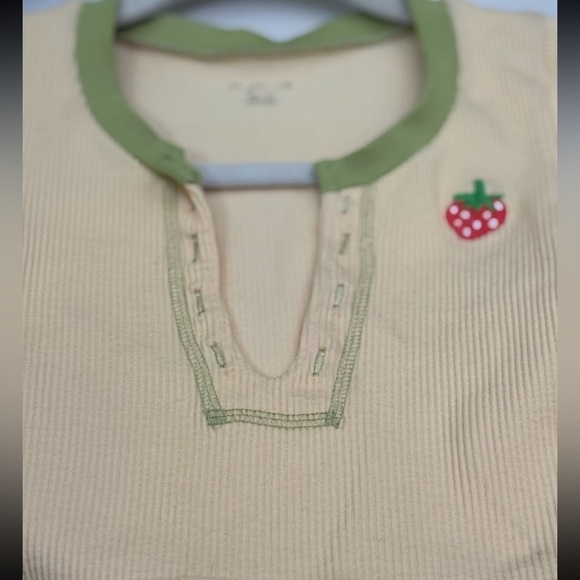 NWT Urban Outfitters “Go For Gold” Seamless cropped tshirt, strawberry combo 🍓 - Picture 10 of 10